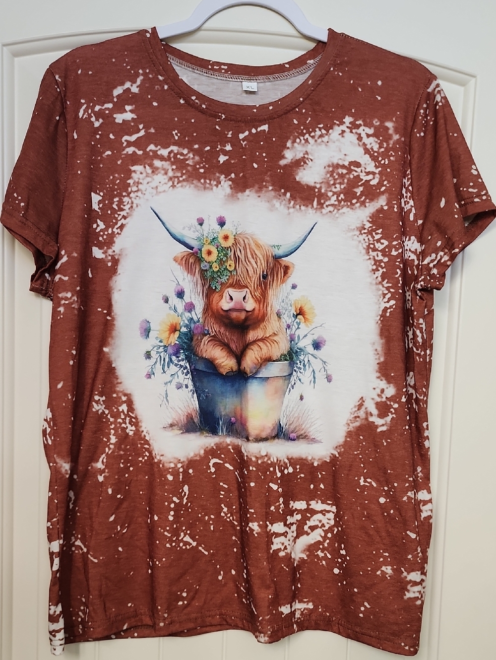 Womens Rust Brown Highland Cow Graphic Tee - Floral Bucket Design